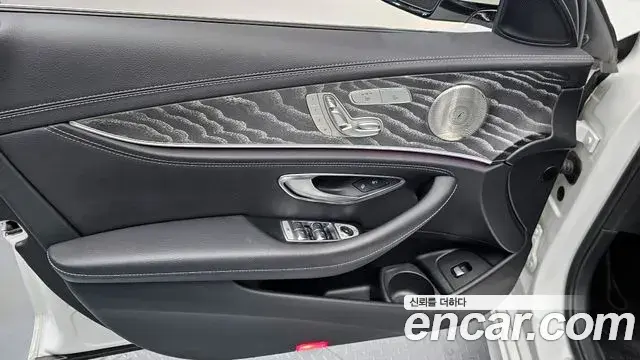 Mercedes-Benz E-Class 2022 — ფოტო 17/32