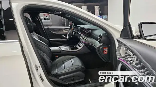 Mercedes-Benz E-Class 2022 — ფოტო 11/32