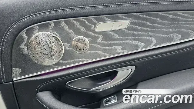 Mercedes-Benz E-Class 2022 — ფოტო 18/32