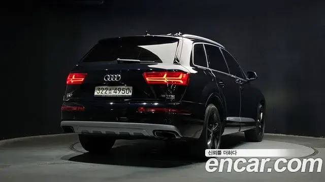 Audi Q7 2019 — Фото 2/20