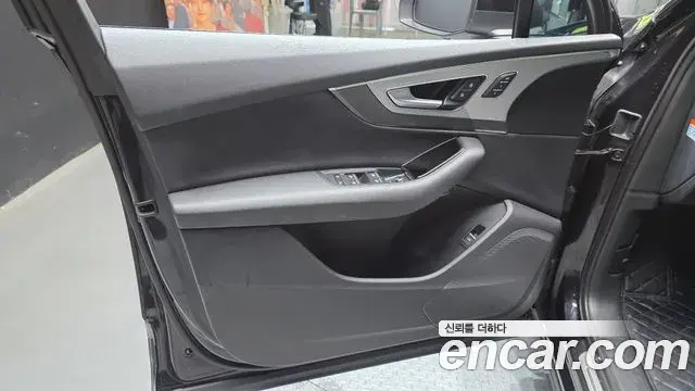 Audi Q7 2019 — ფოტო 16/30