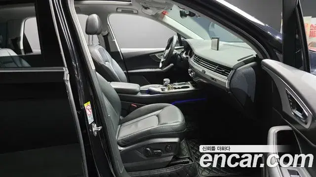 Audi Q7 2019 — ფოტო 14/30