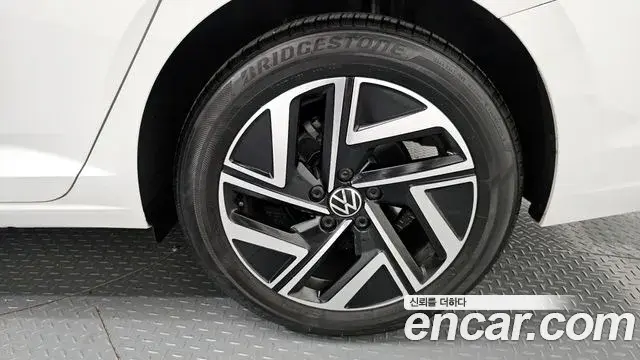 Volkswagen Jetta 2024 — Photo 11/31