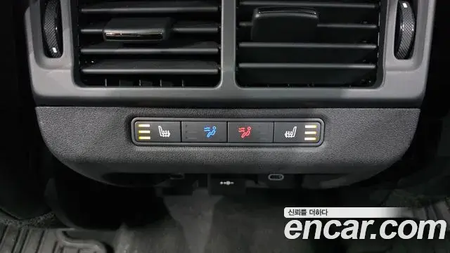 Land Rover Range Rover Evoque 2025 — ფოტო 28/34