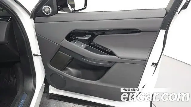 Land Rover Range Rover Evoque 2025 — ფოტო 17/34