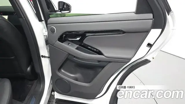 Land Rover Range Rover Evoque 2025 — ფოტო 14/34
