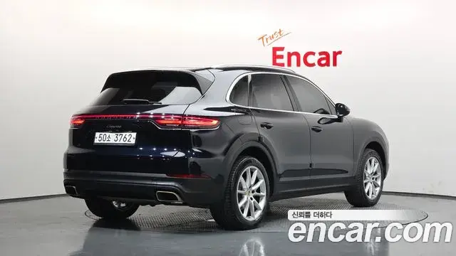 Porsche Cayenne 2019 — Photo 10/33