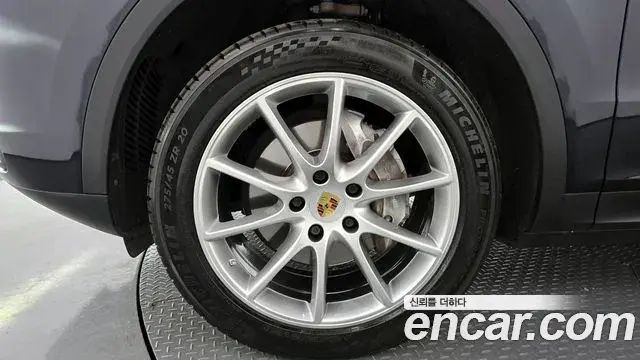 Porsche Cayenne 2019 — Photo 14/33