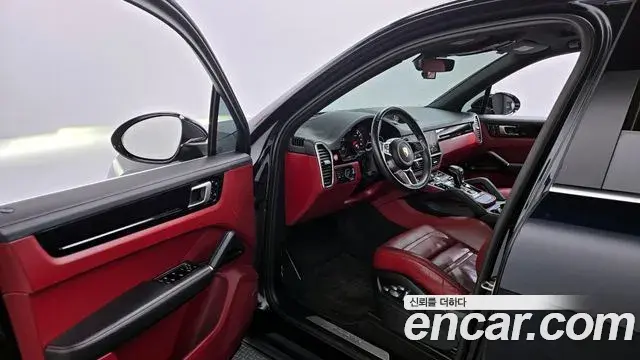 Porsche Cayenne 2019 — Photo 26/33