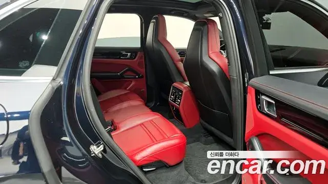 Porsche Cayenne 2019 — Photo 12/33