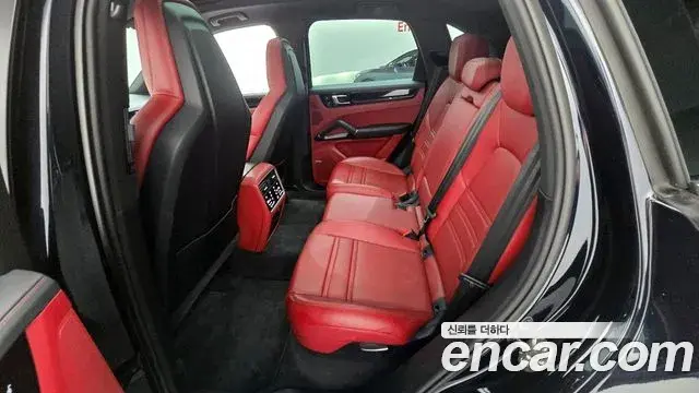 Porsche Cayenne 2019 — Photo 20/33