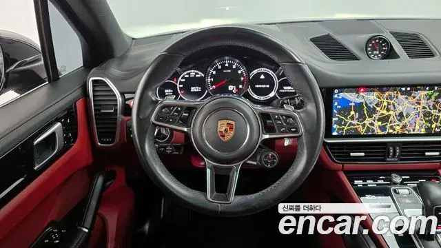 Porsche Cayenne 2019 — Photo 30/33
