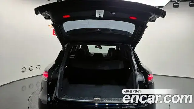 Porsche Cayenne 2019 — Photo 8/33
