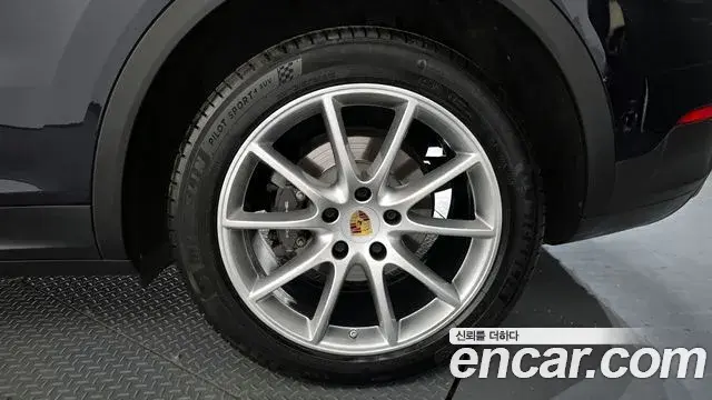 Porsche Cayenne 2019 — Photo 21/33