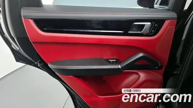 Porsche Cayenne 2019 — Photo 16/33
