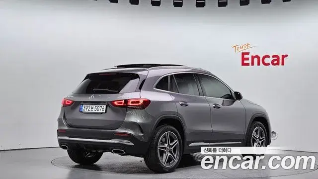 Mercedes-Benz GLA-Class 2023 — Фото 1/20