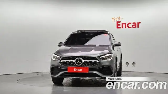 Mercedes-Benz GLA-Class 2023 — Фото 2/20