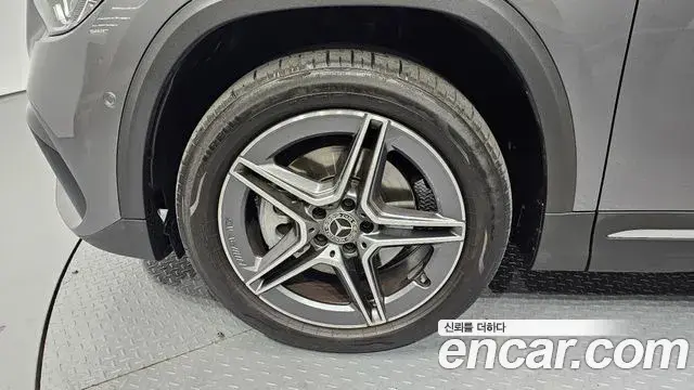 Mercedes-Benz GLA-Class 2023 — Фото 4/20