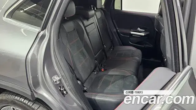 Mercedes-Benz GLA-Class 2023 — Фото 10/20