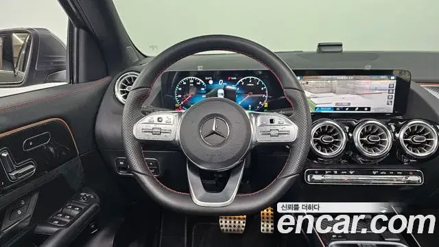Mercedes-Benz GLA-Class 2023 — Фото 11/20