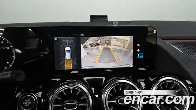 Mercedes-Benz GLA-Class 2023 — Фото 13/20