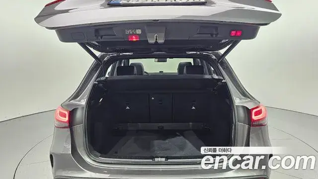 Mercedes-Benz GLA-Class 2023 — Фото 19/20