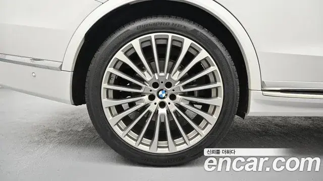 BMW X7 2023 — Photo 19/20