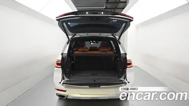 BMW X7 2023 — Photo 10/20