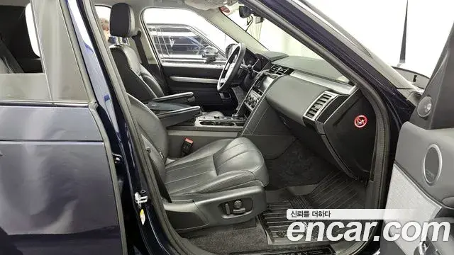 Land Rover Discovery 5 2020 — ფოტო 7/20