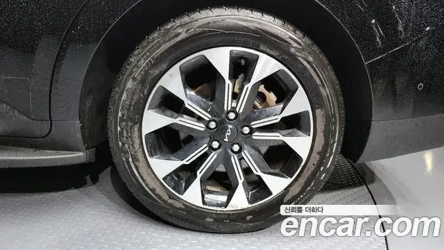 Kia Carnival 2021 — Photo 25/36