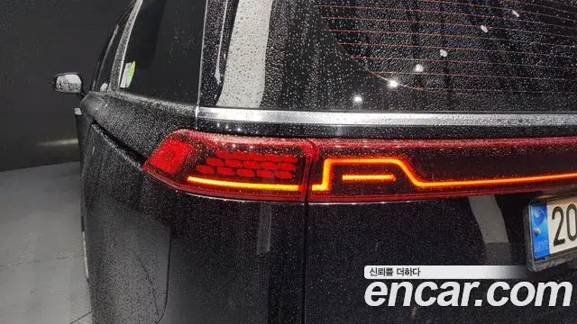 Kia Carnival 2021 — Photo 27/36