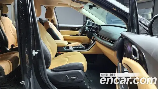 Kia Carnival 2021 — Photo 17/36