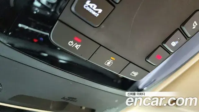 Kia Carnival 2021 — Photo 6/36