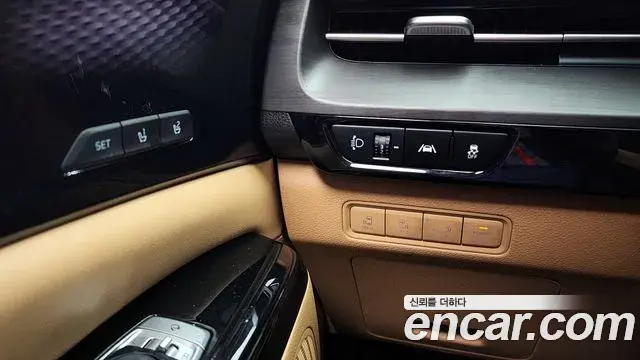 Kia Carnival 2021 — Photo 13/36