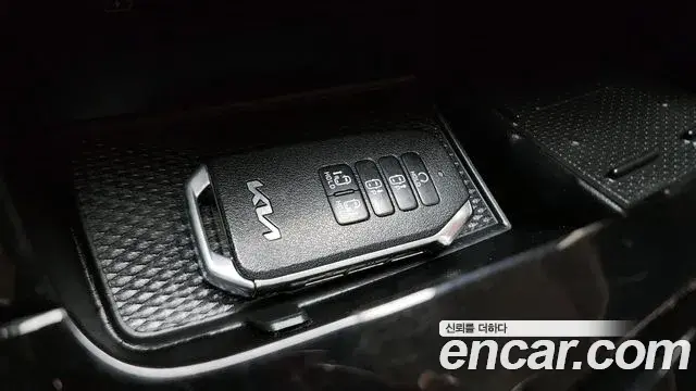 Kia Carnival 2021 — Photo 4/36