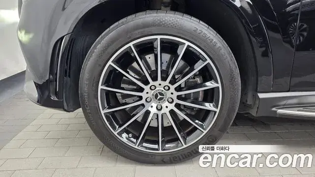 Mercedes-Benz GLE-Class 2022 — Photo 28/34