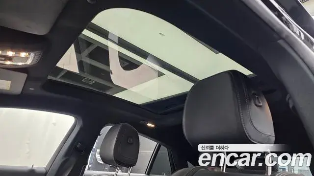 Mercedes-Benz GLE-Class 2022 — Photo 19/34