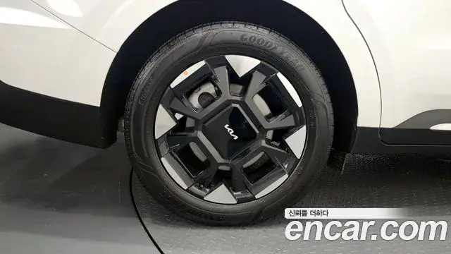 Kia Carnival 2024 — Şəkil 19/20