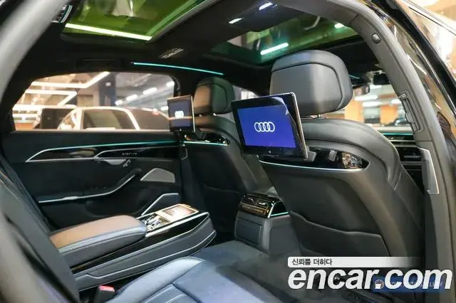 Audi A8 2021 — ფოტო 13/20