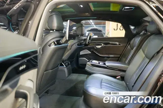 Audi A8 2021 — ფოტო 17/20
