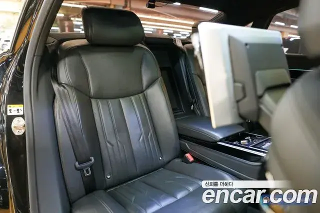 Audi A8 2021 — ფოტო 7/20