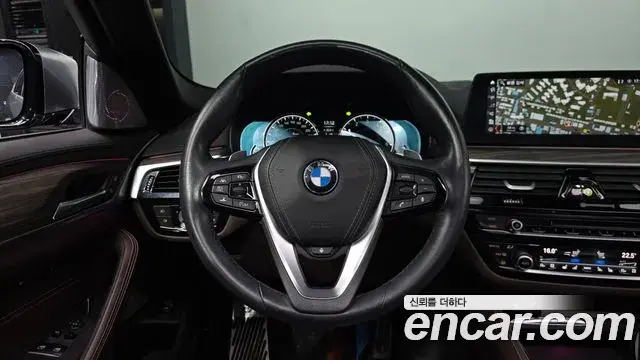 BMW 5 Series 2018 — Фото 12/20