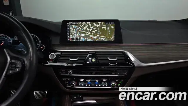 BMW 5 Series 2018 — Фото 13/20