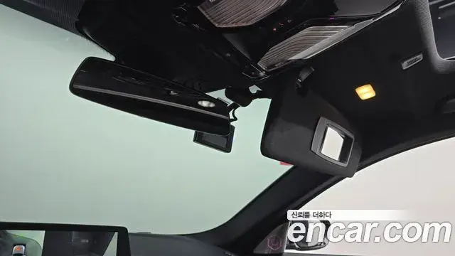 BMW 5 Series 2018 — ფოტო 30/32