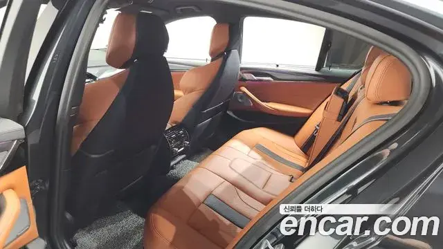 BMW M5 2020 — ფოტო 25/33