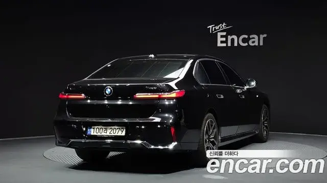 BMW 7 Series 2023 — ფოტო 11/33