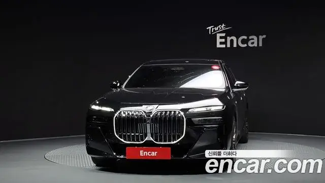 BMW 7 Series 2023 — ფოტო 18/33