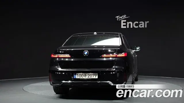 BMW 7 Series 2023 — ფოტო 17/33
