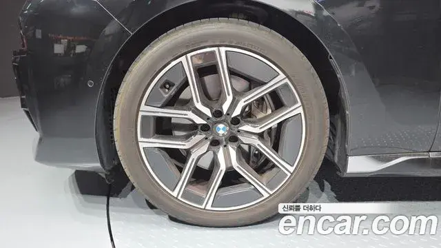BMW 7 Series 2023 — ფოტო 16/33