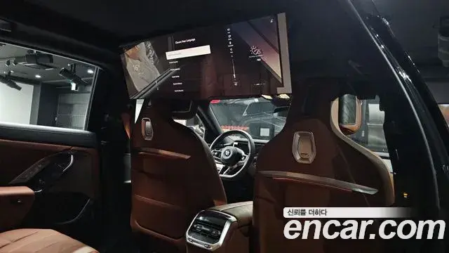 BMW 7 Series 2023 — ფოტო 21/33